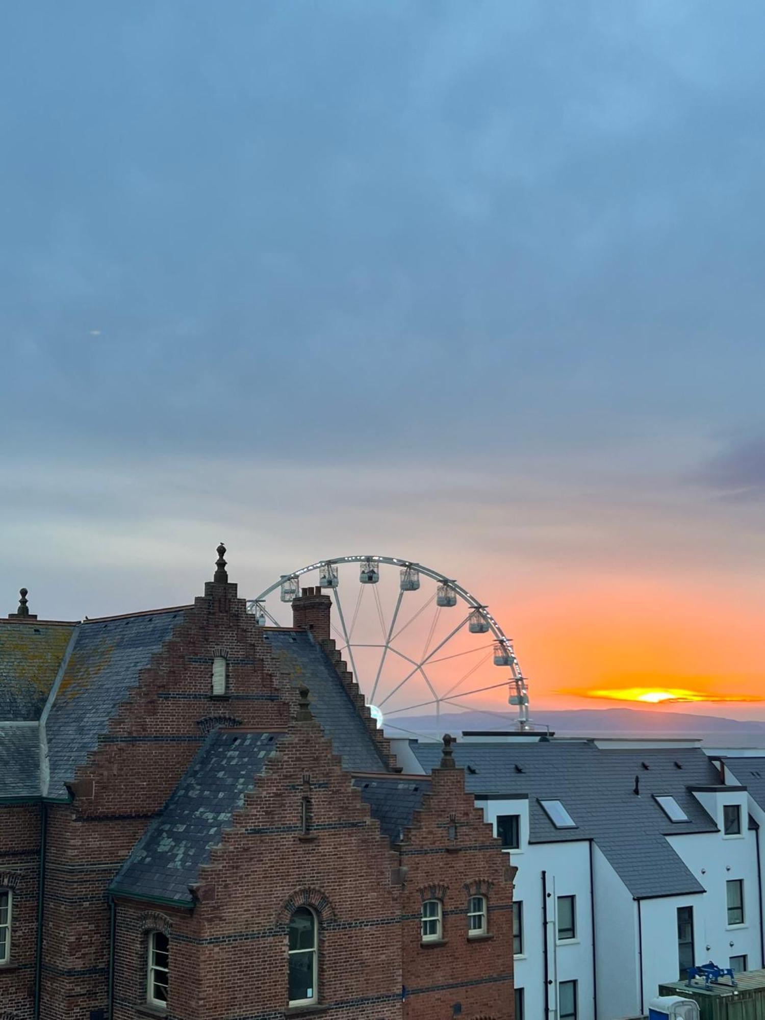 Penthouse Apartment - Town Centre, Sea Views, Secure Parking Portrush Ngoại thất bức ảnh
