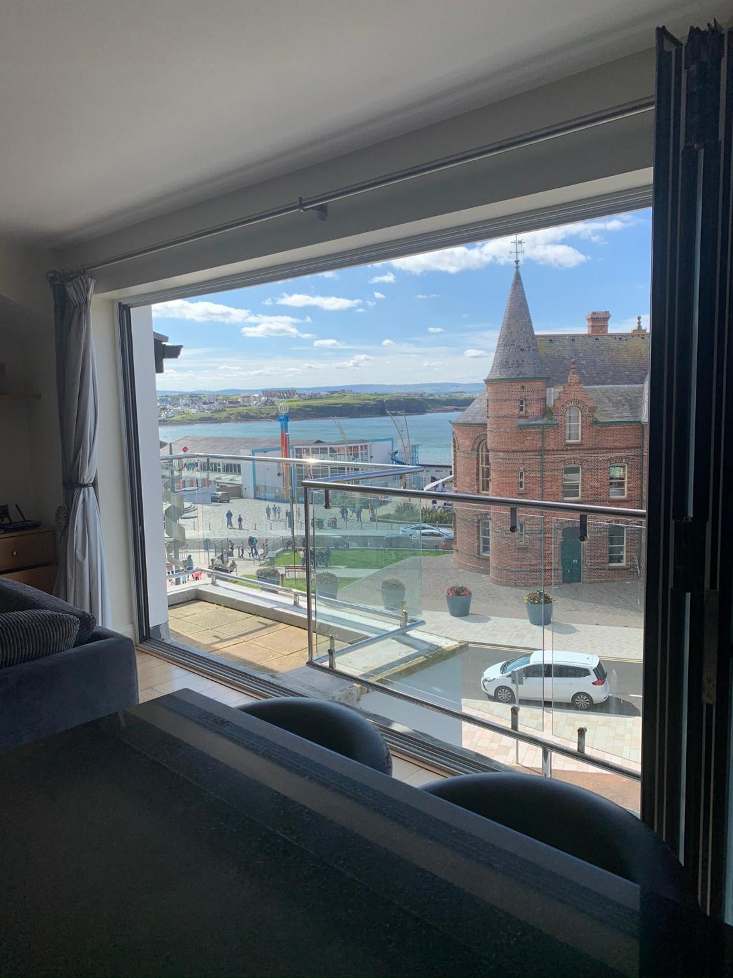 Penthouse Apartment - Town Centre, Sea Views, Secure Parking Portrush Ngoại thất bức ảnh