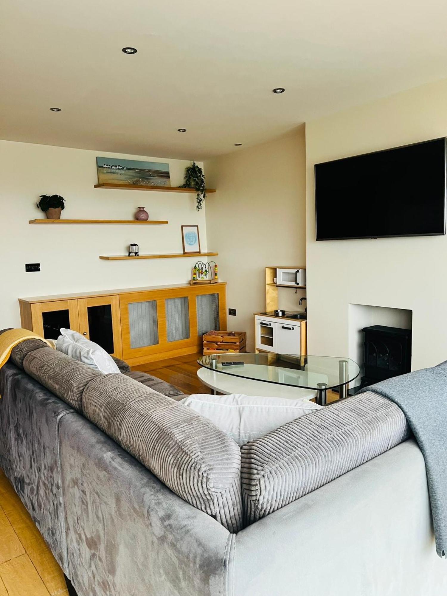 Penthouse Apartment - Town Centre, Sea Views, Secure Parking Portrush Ngoại thất bức ảnh
